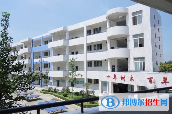 成都機(jī)械職業(yè)技術(shù)學(xué)校2018年報(bào)名條件、招生對(duì)象