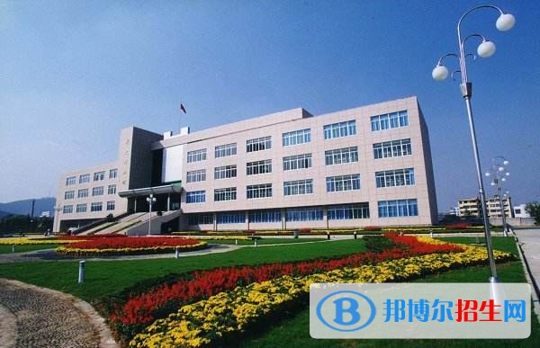 四川現(xiàn)代科技職業(yè)學(xué)校2018年報(bào)名條件、招生對象