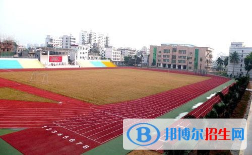 海南第二衛(wèi)生學(xué)校2018年報名條件、招生對象