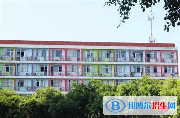 崇州職業(yè)中專學(xué)校2018年報(bào)名條件、招生對(duì)象
