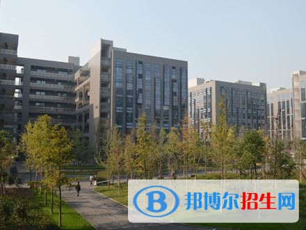 成都武侯高新職業(yè)技術學校2018年報名條件、招生對象