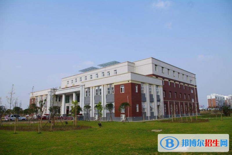 成都工業(yè)職業(yè)技術學校2018年報名條件、招生對象