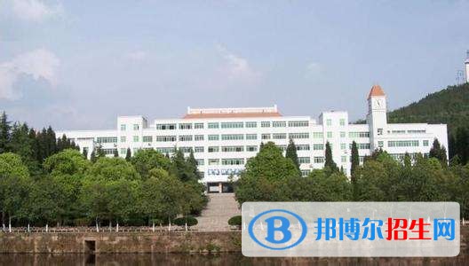 綿陽(yáng)職業(yè)技術(shù)學(xué)校2018年報(bào)名條件、招生對(duì)象