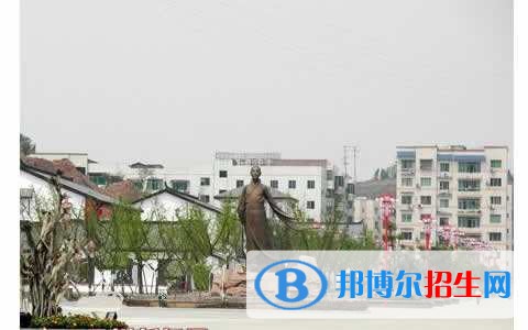 蓬安縣巨龍職業(yè)中學(xué)2018年報名條件、招生對象