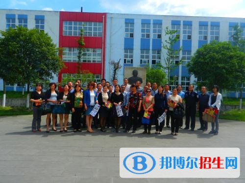 崇州市電子職業(yè)技術(shù)學(xué)校2018年報名條件、招生對象