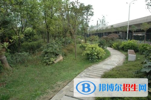 成都廣播電視中等專業(yè)學校招生辦聯(lián)系電話