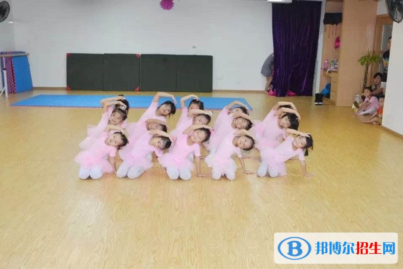 德陽舞蹈學(xué)校2018年報名條件、招生對象