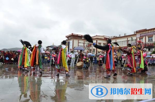 迪慶州民族中等專業(yè)學(xué)校2018年報(bào)名條件、招生對(duì)象