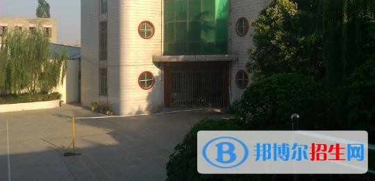 石家莊建材技工學(xué)校2018年報名條件、招生對象