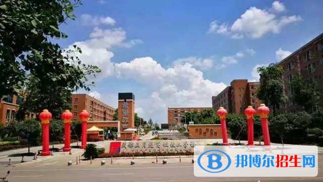 成都五月花高級技工學(xué)校有哪些專業(yè)