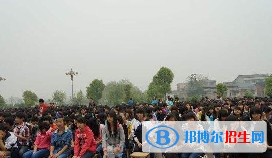 陜西工貿(mào)職業(yè)中等專業(yè)學(xué)校2018年報(bào)名條件、招生對(duì)象