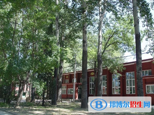 北京二輕工業(yè)學(xué)校2018年報(bào)名條件、招生對(duì)象