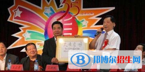 山東輕工美術(shù)學(xué)校2018年報(bào)名條件、招生對(duì)象