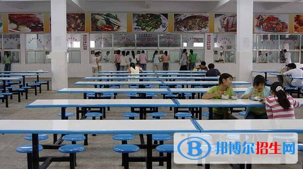 山東濰坊工業(yè)學校住宿條件