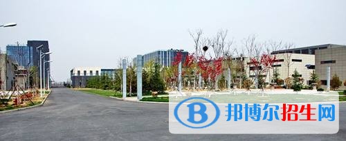 青島工業(yè)技術(shù)學(xué)校2018年報(bào)名條件、招生對(duì)象