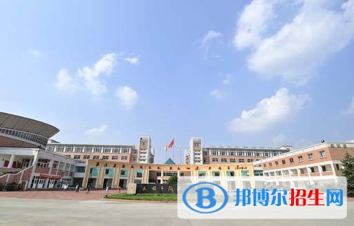 成都中專學(xué)校讀出來(lái)是什么文憑
