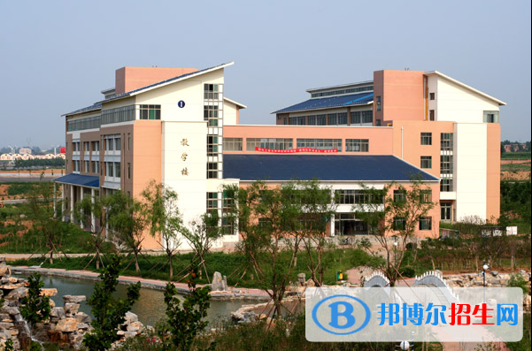 揚(yáng)州高級技工學(xué)校招生辦聯(lián)系電話
