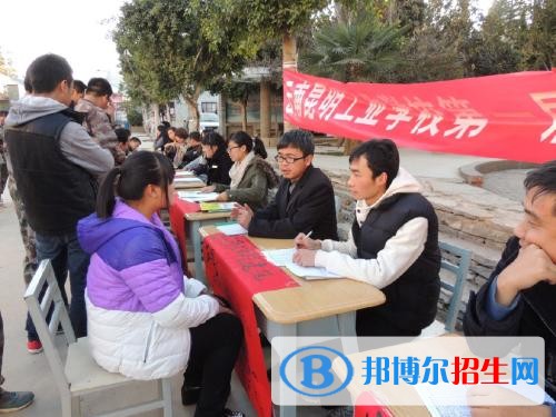 昆明讀什么中專學校