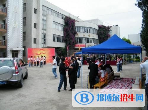 昆明高中畢業(yè)生讀中專學(xué)校