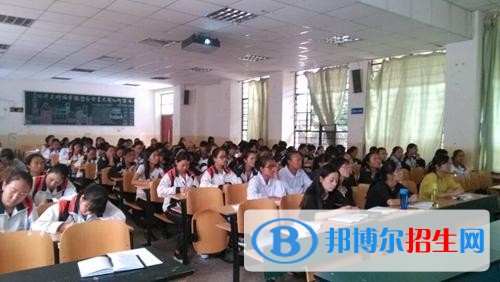 大理職高和中專學(xué)校哪個好
