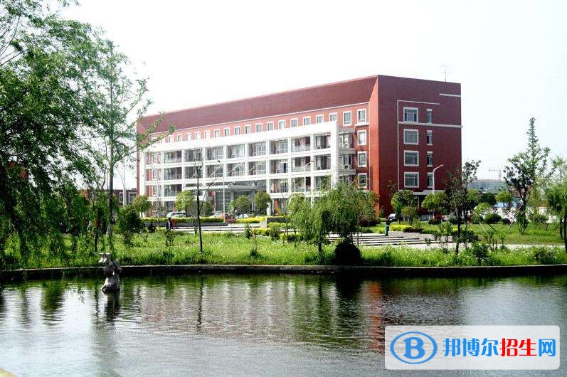 南通航運(yùn)職業(yè)技術(shù)學(xué)院?jiǎn)握泻?jiǎn)章