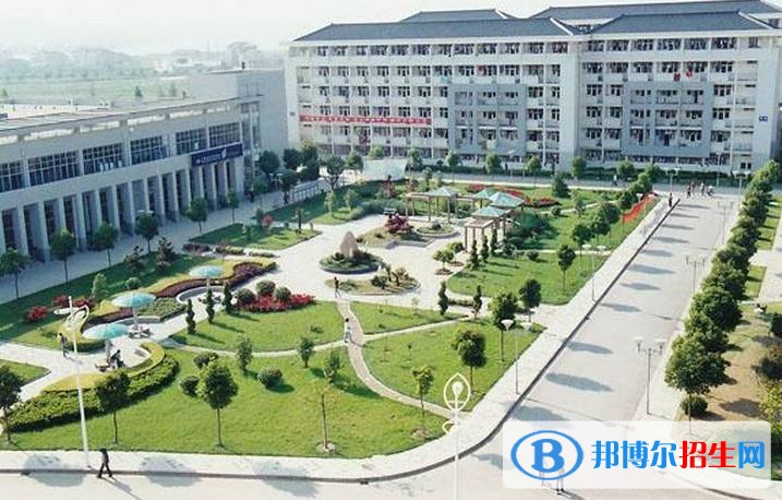 無(wú)錫商業(yè)職業(yè)技術(shù)學(xué)院?jiǎn)握袌?bào)名條件