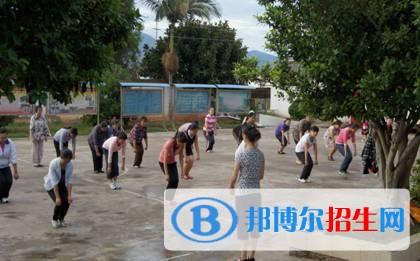 楚雄適合初中畢業(yè)的中專學校