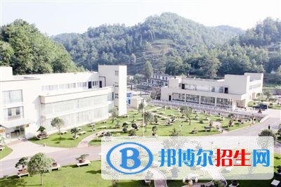 六盤水女生讀什么中專學校