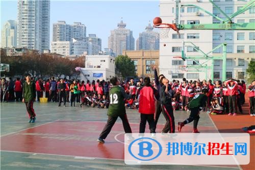 去讀中專學(xué)校學(xué)什么對(duì)以后好一點(diǎn)