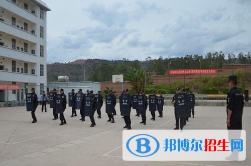楚雄高中女生讀什么中專學校好