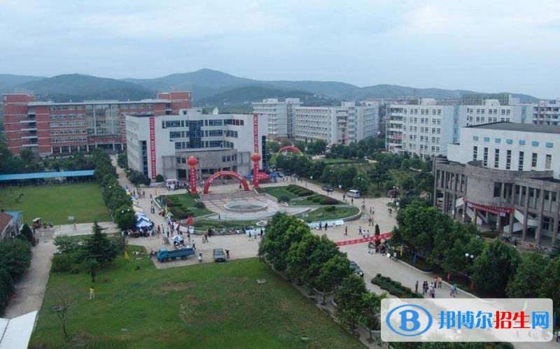 成都工貿(mào)職業(yè)技術(shù)學(xué)院五年制大專報(bào)名條件