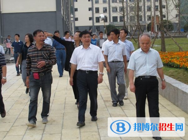 安順中專學(xué)校和高中的區(qū)別