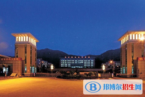 郴州職業(yè)技術(shù)學(xué)院?jiǎn)握泻?jiǎn)章