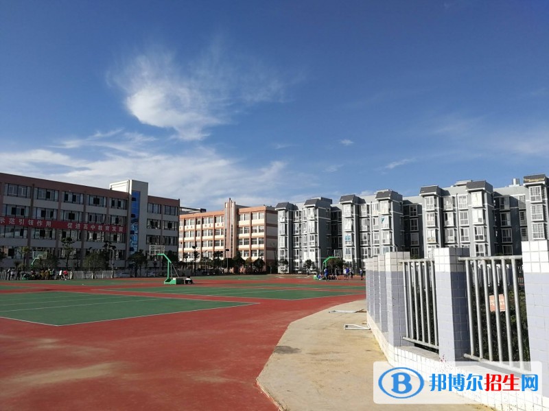 安順讀中專學(xué)?？梢钥即髮W(xué)嗎
