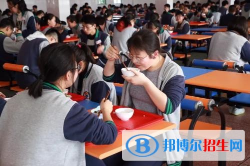 靈石縣第一職業(yè)高級中學(xué)宿舍條件