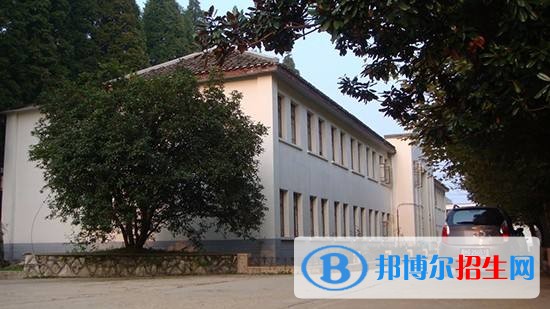 安順中專學校和中專有哪些區(qū)別