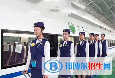 眉山女生讀高中好還是中專學(xué)校