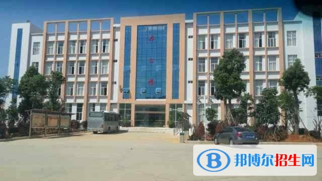 文山讀高中好還是讀中專學校好