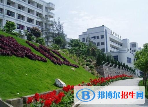 昭通女生讀高中好還是中專學(xué)校