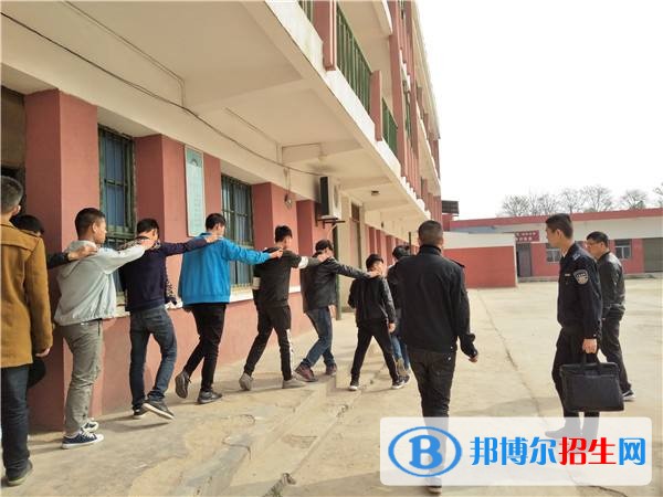 渭南中專學(xué)?？梢钥即髮W(xué)嗎