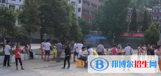 遵義私立貴龍中學2019年報名條件、招生要求、招生對象