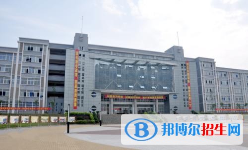重慶應用技術職業(yè)學院五年制大專2019年招生辦聯(lián)系電話