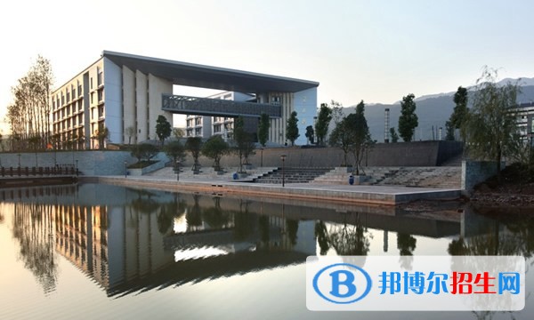 重慶市農(nóng)業(yè)機(jī)械化學(xué)校入學(xué)須知，畢業(yè)待遇