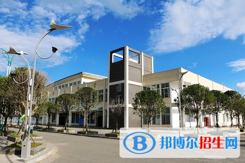 貴州納雍第一中學(xué)2019年學(xué)費、收費多少