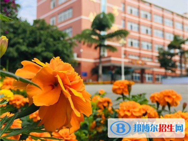 成都機(jī)械高級(jí)技工學(xué)校4