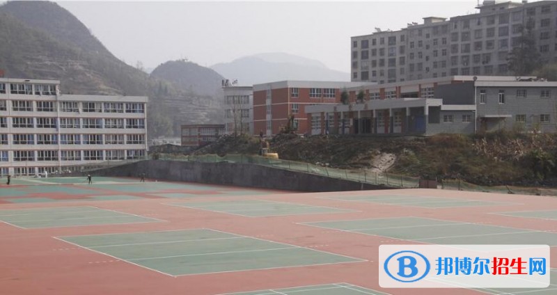 六盤水第八中學(xué)2019年學(xué)費(fèi)、收費(fèi)多少