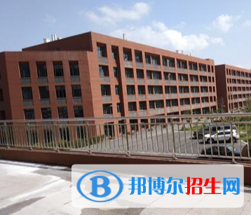 32歲可以報重慶的衛(wèi)校嗎