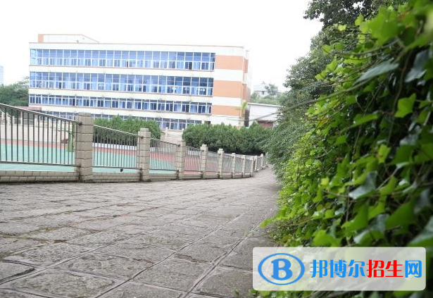 貴陽(yáng)經(jīng)濟(jì)貿(mào)易中等專業(yè)學(xué)校2