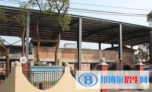 重慶工商學(xué)校2020年報名條件、招生要求、招生對象