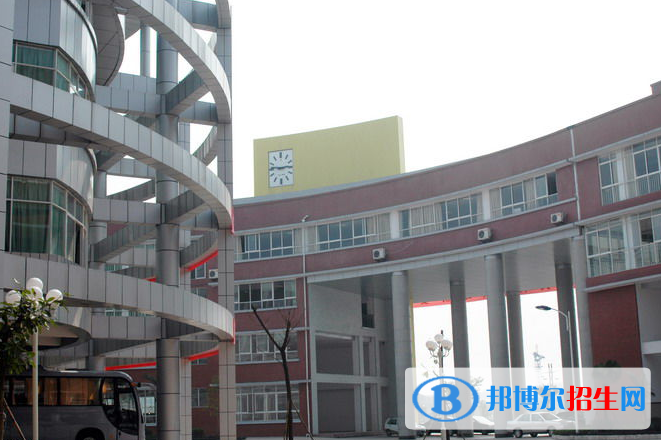 重慶龍門浩職業(yè)中學(xué)校怎么樣、好不好